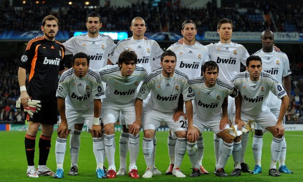 則在游泳池 則在游泳池