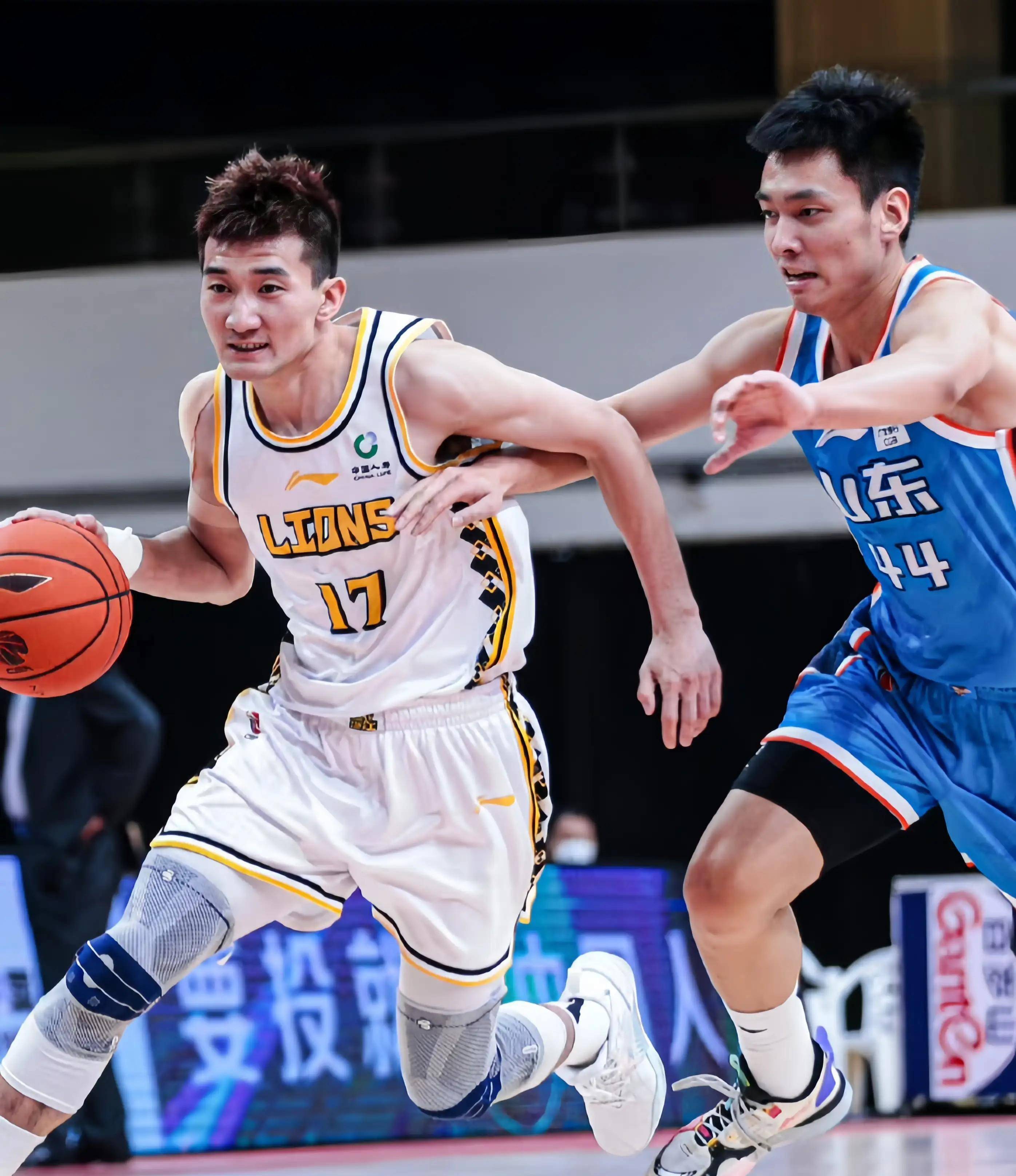 发生在比赛 发生在比赛