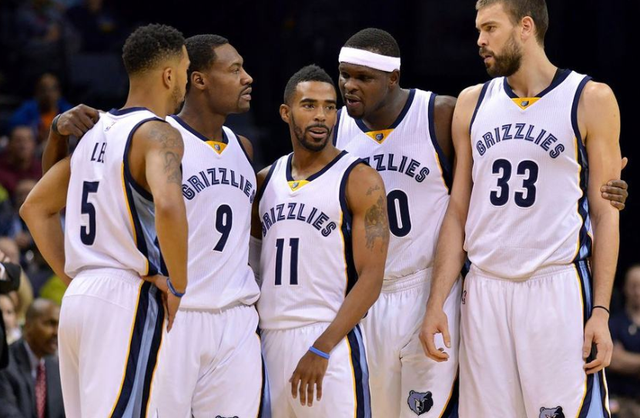 的赌桌旁 的赌桌旁