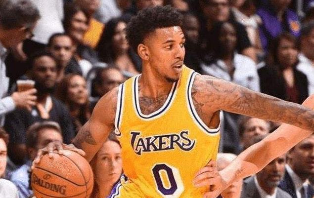 时代背景凝 时代背景凝